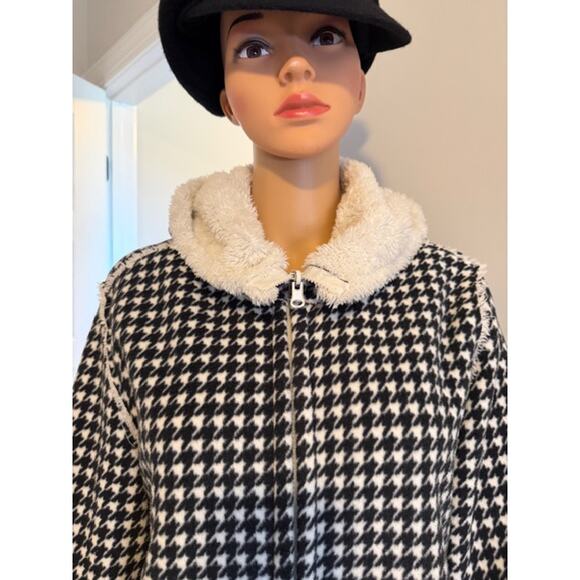 Cute & Cuddly Soft Houndstooth Hooded Fleece Jacket, Women's Size PM - Picture 6 of 7